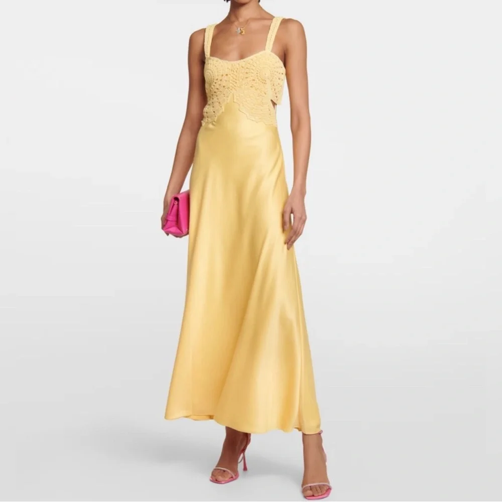 Yellow Dress - Picture 1 of 3